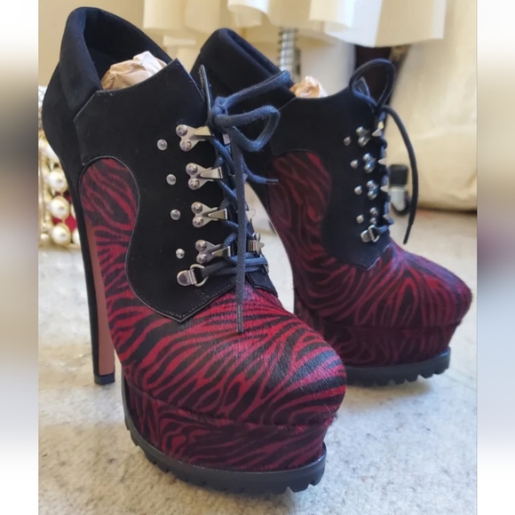 ALAIA ANKLE BOOTS - Picture 7 of 7